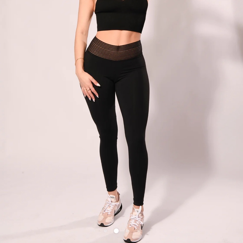 Cute Booty Lounge Lifestyle leggings in Dark Olive - Brand New